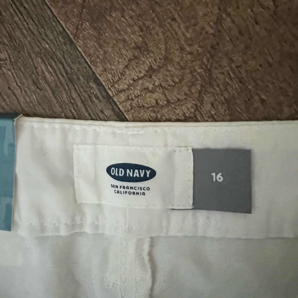 Old Navy white 5in shorts